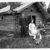 The fisherman’s cabin of Maja Sjöberg in the village of Österö, Maxmo, in 1926.   Photographer: Erik Hägglund.  Archive collection: The Society of Swedish Literature in Finland (SLS), sls.finna.fi SLS 865 B 134