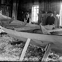A traditional fishing boat being built, using boat templates. Replot in 1930.   Photographer: Valter W. Forsblom/Berndt J. Schauman.  Archive collection: The Society of Swedish Literature in Finland (SLS), sls.finna.fi SLS 405a_42