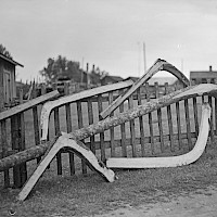 Boat timber in the village of Korsnäs in 1930.   Photographer: Valter W. Forsblom/Berndt J. Schauman.  Archive collection: The Society of Swedish Literature in Finland (SLS), sls.finna.fi SLS 405a_98