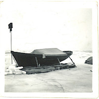 Säljakt, säinanfäälan, 1964 ca 25 km utanför Tankar fyr. Tremannalag. Fotograf: Sigfrid Strandberg Familjen Strandbergs privatsamling