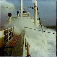 Fartyget Dalny i storm på Nordatlanten. Hannu Korpis privatarkiv.